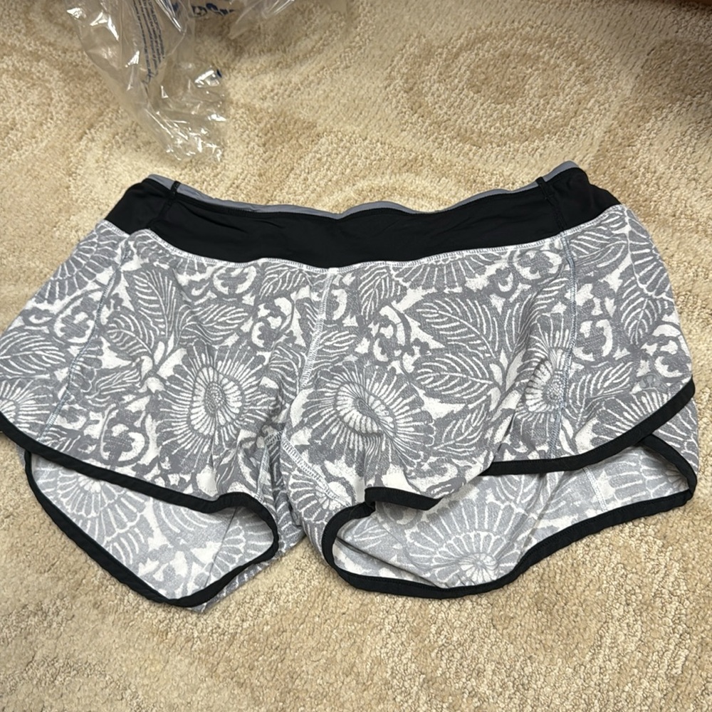 Like new Lulu athletic short - Picture 2 of 2